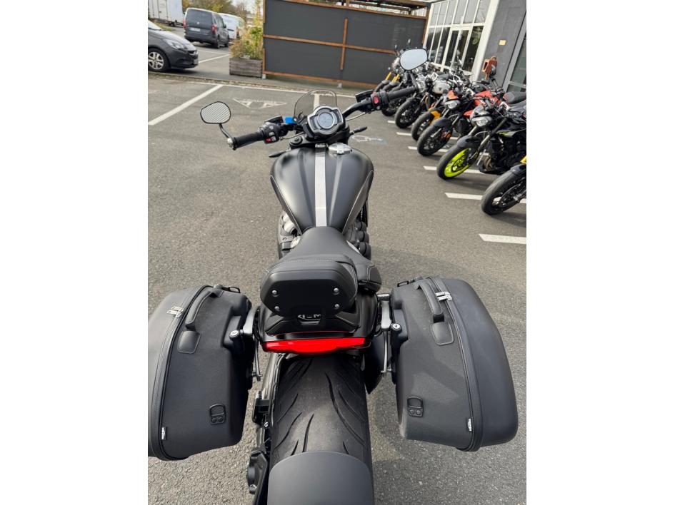 TRIUMPH ROCKET 3 STORM GT