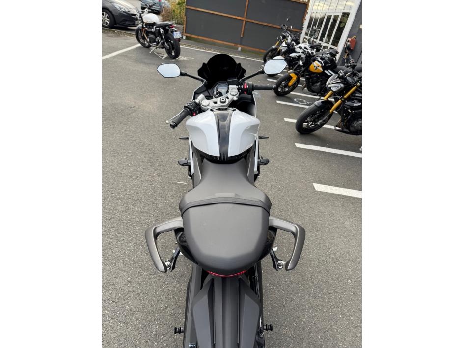 TRIUMPH 	DAYTONA 660