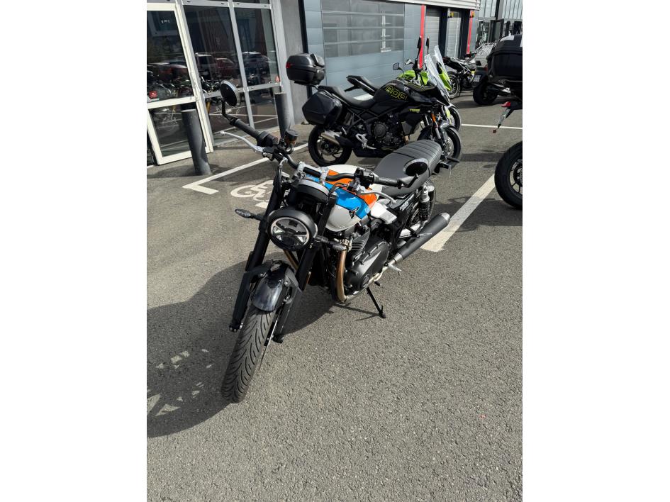 TRIUMPH SPEED TWIN 900