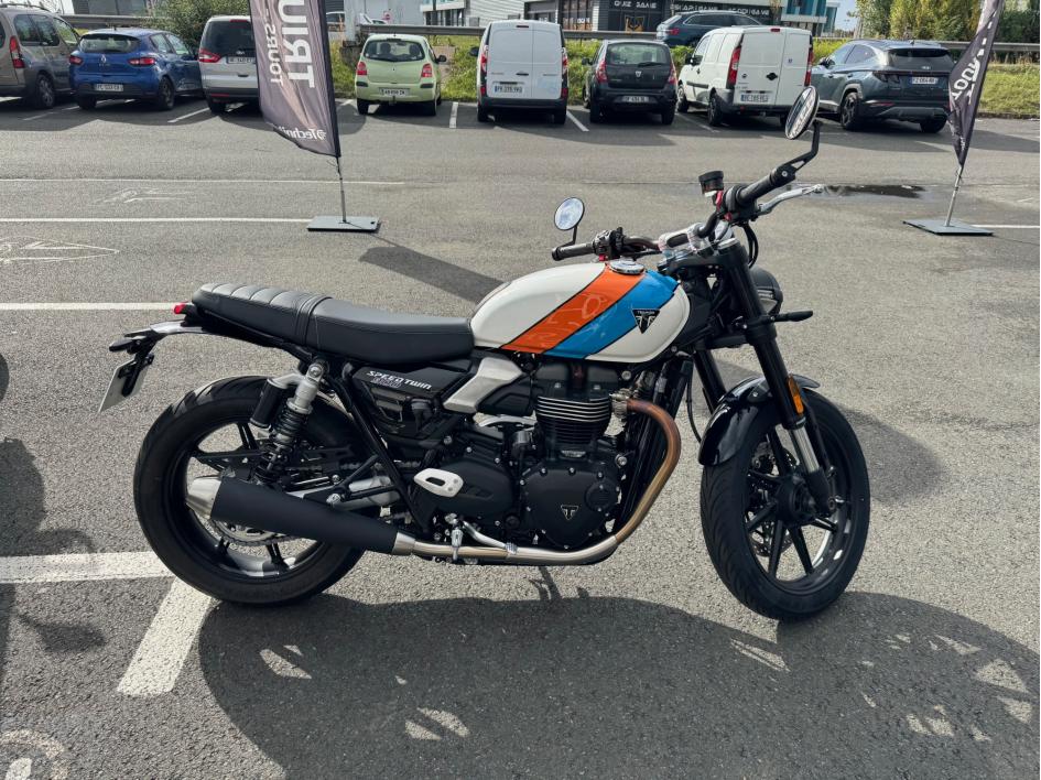 TRIUMPH SPEED TWIN 900
