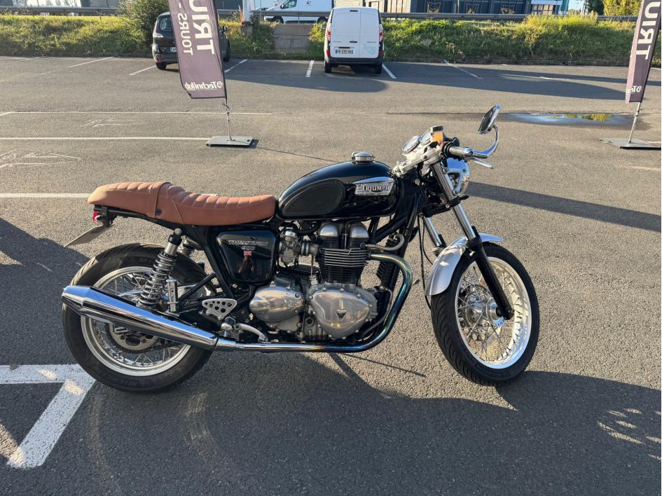 TRIUMPH THRUXTON 900